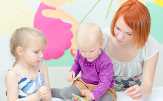Brainstorming oferă cursuri gratuite de baby sitter mămicilor din București