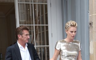 Sean Penn şi Charlize Theron s-au logodit la Paris