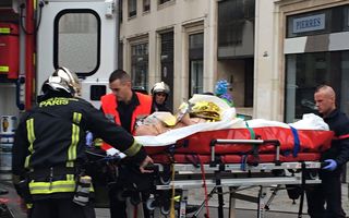 Atac cu arme automate la sediul unui ziar din Paris: Cel puţin 12 morți: "Este un veritabil masacru"