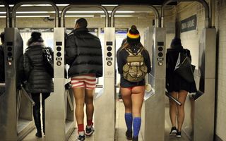 Metrorex nu şi-a dat acordul pentru "No Pants Subway Ride": călătorii indecenţi vor fi amendaţi