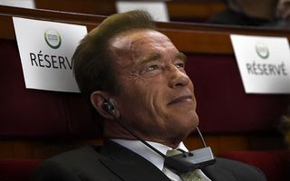 Arnold Schwarzenegger s-a abonat la Charlie Hebdo şi îndeamnă oamenii să facă acelaşi lucru