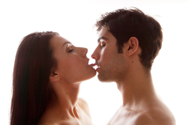 Sex. 5 sfaturi ca să-ţi exciţi partenerul cu un singur sărut Sex. 5 sfaturi ca să-ţi exciţi partenerul cu un singur sărut
