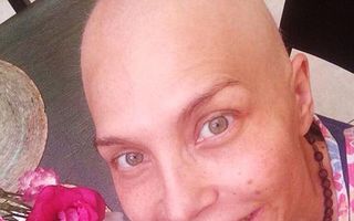 Drama unei vedete: O actriță de telenovele renunță la păr, dar nu cedează în lupta cu cancerul