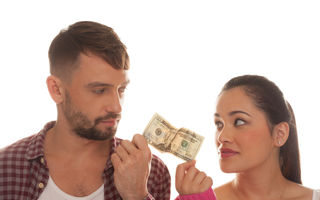 Poveste adevărată: "Nu mă înțeleg cu soția în privința banilor familiei"
