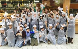 Elevi din ciclul primar din Bucureşti şi Cluj-Napoca - expediţie în magazine, pentru a decoperi secretele piramidei alimentare