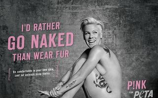 Sexy activista: Pink își arată tatuajele într-o campanie pentru apărarea animalelor