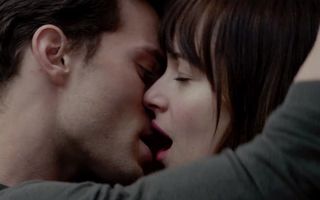 "Fifty Shades of Grey", un film provocator: Reacţii scandaloase în sălile de cinema