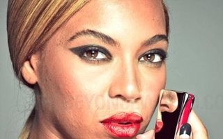 Adevărul fără Photoshop: Beyonce, cu fața plină de coșuri și cicatrici