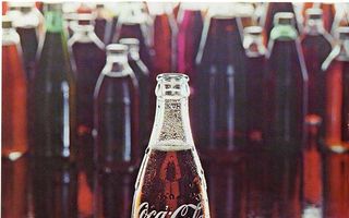 Sticla Contur Coca-Cola aniversează 100 de ani