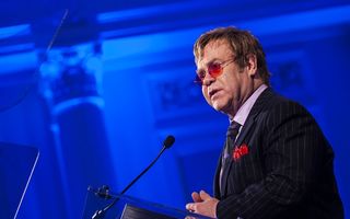 Elton John, scandal cu Dolce & Gabbana: Designerii italieni au spus că bebeluşii starului sunt "sintetici"