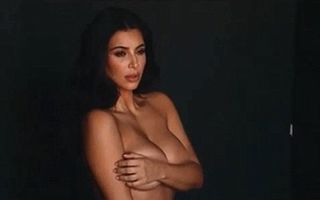Kim Kardashian, din nou în pielea goală. Reacţia lui Kanye West: "Sunt atât de norocos!"
