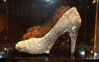 Pantoful Cenuşăresei, reimaginat de designerii celebri