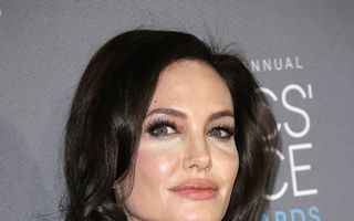Angelina Jolie, lăudată de oncologi: "Decizia ei e curajoasă"