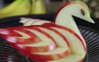 VIDEO: Desertul care îţi va încânta copilul şi îl va face să mănânce mere