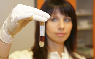 Testele sangvine, noua "armă" eficientă în depistarea cancerului ovarian