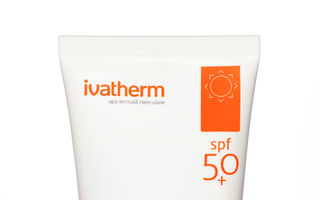 SUNLIGHT  50+ - Crema hidratantă pentru față cu protecție solară foarte ridicată de la Ivatherm