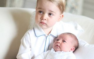 Doi frăţiori adorabili: Imagini emoţionante cu Prinţul George şi Prinţesa Charlotte