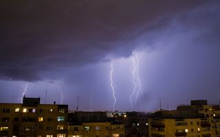 Alertă meteo: Ploi şi vijelii, în 27 de judeţe din nordul, estul şi centrul ţării