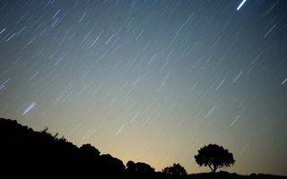 Ploaie de stele: Spectacolul Perseidelor luminează cerul în această noapte