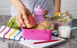 Şcoală. Ce trebuie să conţină pacheţelul cu mâncare al copilului tău?