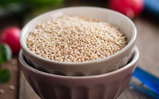 5 beneficii ale semințelor de quinoa. Cum să le foloseşti