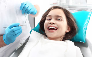 Sănătate. Prima vizită a copilului la dentist. Când trebuie făcută?