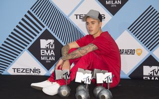 Justin Bieber, cu braţele pline de premii la MTV Europe Music Awards