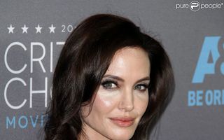 Angelina Jolie e fericită că îmbătrâneşte