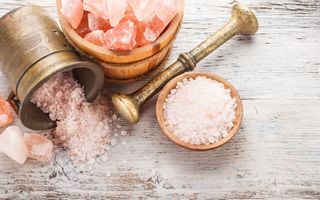 Dietă. De ce e mai bine să consumi sare roz de Himalaya. 7 beneficii