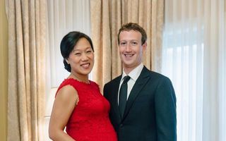 Mark Zuckerberg a devenit tată şi a donat 45 de miliarde de dolari