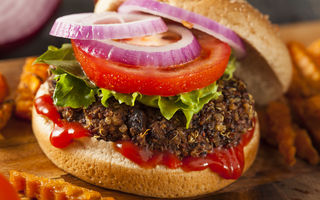 Dietă. Hamburgerul de quinoa, alternativă la carnea roșie
