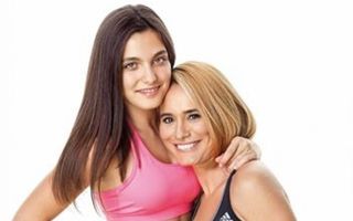 Fiica Andreei Esca şi-a donat părul femeilor bolnave de cancer