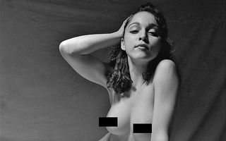 Material Girl: Madonna, goală, la 20 de ani - FOTO
