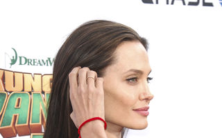 Angelina Jolie, îngrijorător de slabă