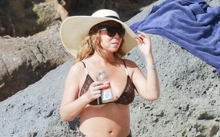 „Splendoare“ pe nisip: Mariah Carey, la plajă în bikini Louis Vuitton