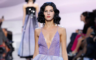 Modă Haute Couture. 50 de ţinute extravagante de la Paris Fashion Week
