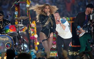 Beyonce, lăudată dar şi criticată după show-ul de la Super Bowl - VIDEO