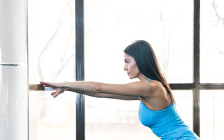 Fitness. 5 exerciţii care-ţi tonifiază posteriorul. Secretele unui fund bombat