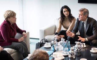 George Clooney a discutat cu Angela Merkel despre criza refugiaţilor