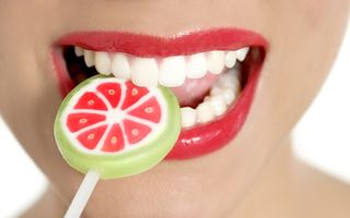 Sănătate. Top 5 cele mai periculoase dulciuri pentru dinţii tăi