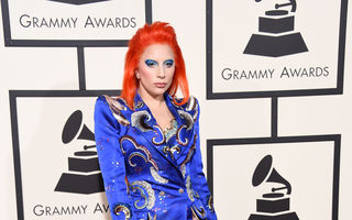 Fashion Police iti spune cine sunt cele mai bine imbracate vedete la premiile Grammy?