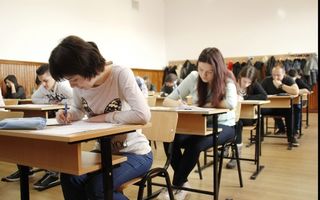 Luni începe simularea examenului de Bacalaureat, cu proba la Limba și literatura română