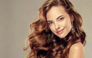 Frumuseţe. 7 trucuri simple pentru păr care-ţi fac viaţa mai uşoară