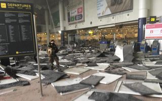 Două explozii au avut loc pe aeroportul din Bruxelles. Zeci de morţi