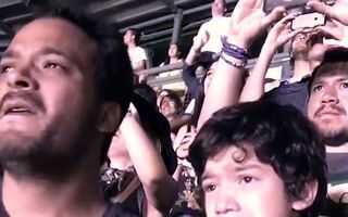 Video emoţionant. Un băiat cu autism izbucneşte în plâns la un concert Coldplay