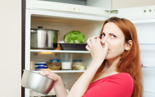 Cum elimini mirosul neplăcut din frigider! 4 soluţii