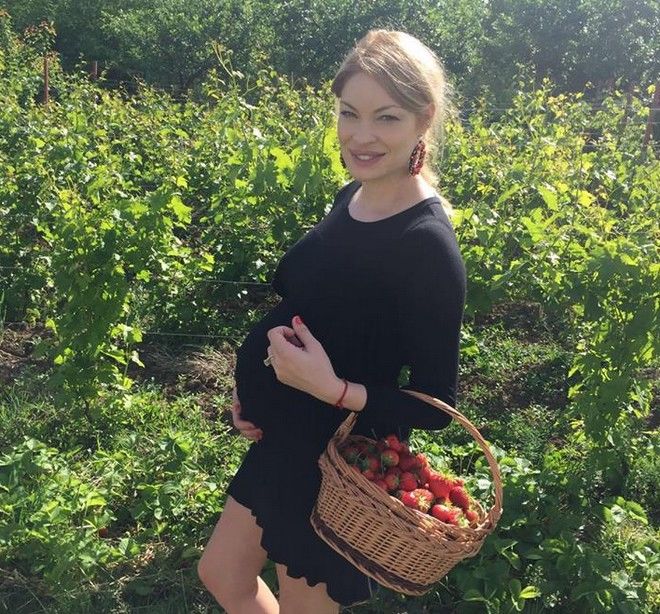 Valentina Pelinel, gravida in gradina