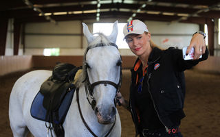 Vedetele au luat lectii de echitatie si au aflat informatii despre Transylvania Horse Show 2016!