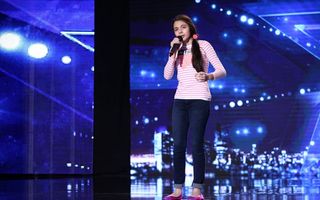 Românca Laura Bretan cucereşte SUA la 13 ani: A ajuns în semifinale la „America's Got Talent“! - VIDEO