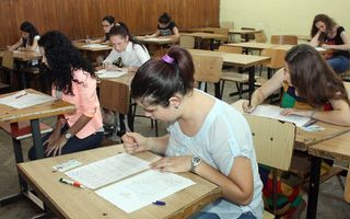 BAC 2016: Absolvenţii de liceu susţin azi examenul oral de limba română